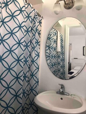 Shower, towels, shampoo - Saltaire Cottages 7: 2BR Steps to Private Beach Access Screened Porch Pool! (Kitty Hawk)