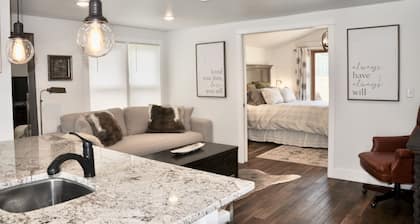 Adorable Bungalow w/ Private Patio Mins away from Downtown Rapid City