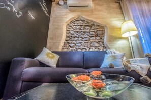 Télévision à écran plat de 32 pouces avec chaînes numériques, télévision