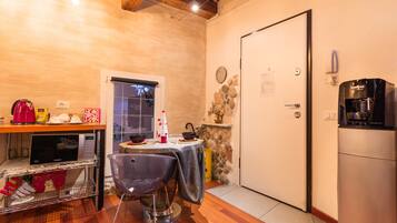 Free daily self-serve breakfast