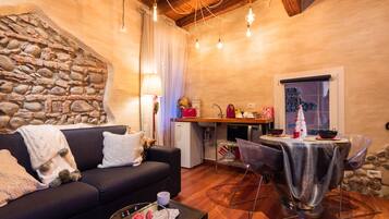 Free daily self-serve breakfast