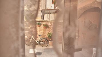 Dusche, Haartrockner, Bademäntel, Hausschuhe