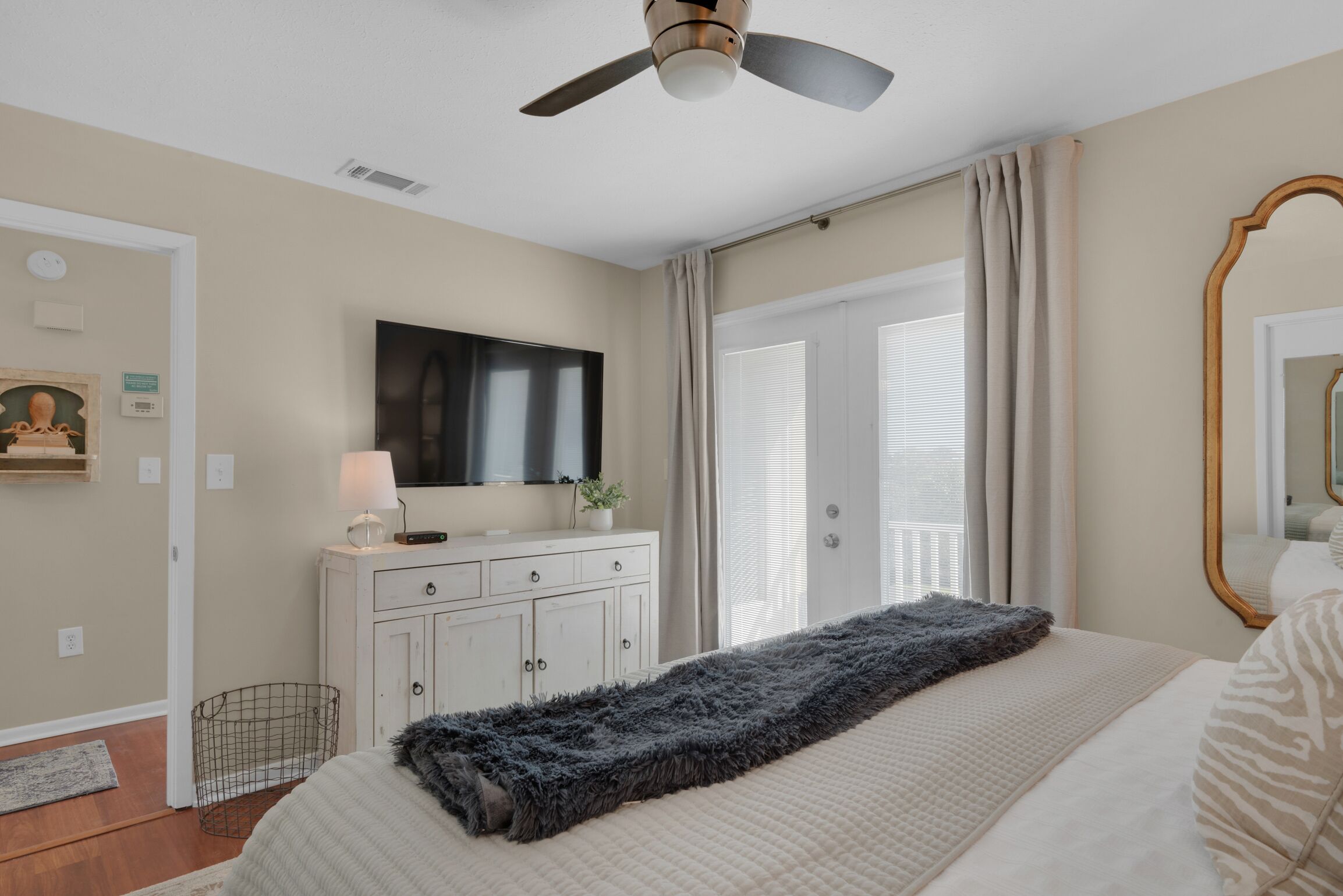 1 habitación, tabla de planchar con plancha, wifi gratis y ropa de cama 