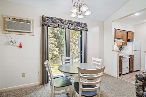 Deluxe - Kahden makuuhuoneen sviitti 1. kerroksessa, jossa on lämmitetty uima-allas