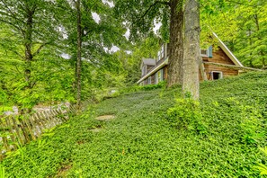 Exterior - Cozy, updated riverfront home with gas stove & AC (Warren)