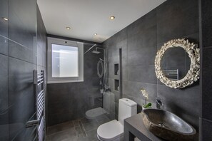 Shower, hair dryer, towels - Protaras Seafront Villa El Greco (Protaras)