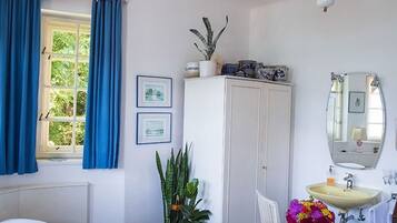 1 Schlafzimmer, Schreibtisch, WLAN, Bettwäsche