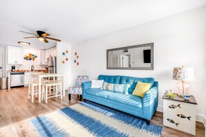 Télévision, lecteur de DVD, livres