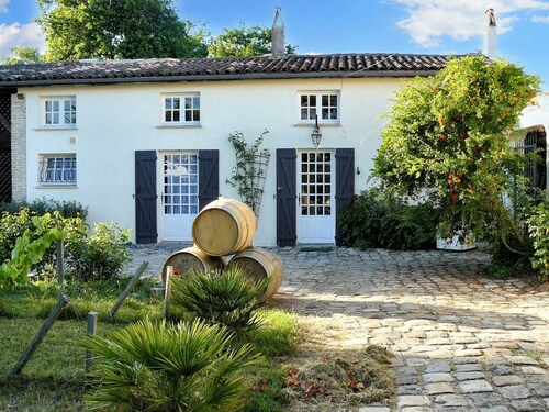 Homerez - Villa in Arsac with pool