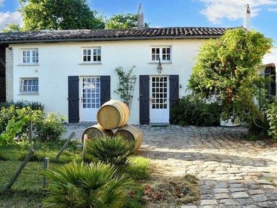 Homerez - Villa in Arsac with pool