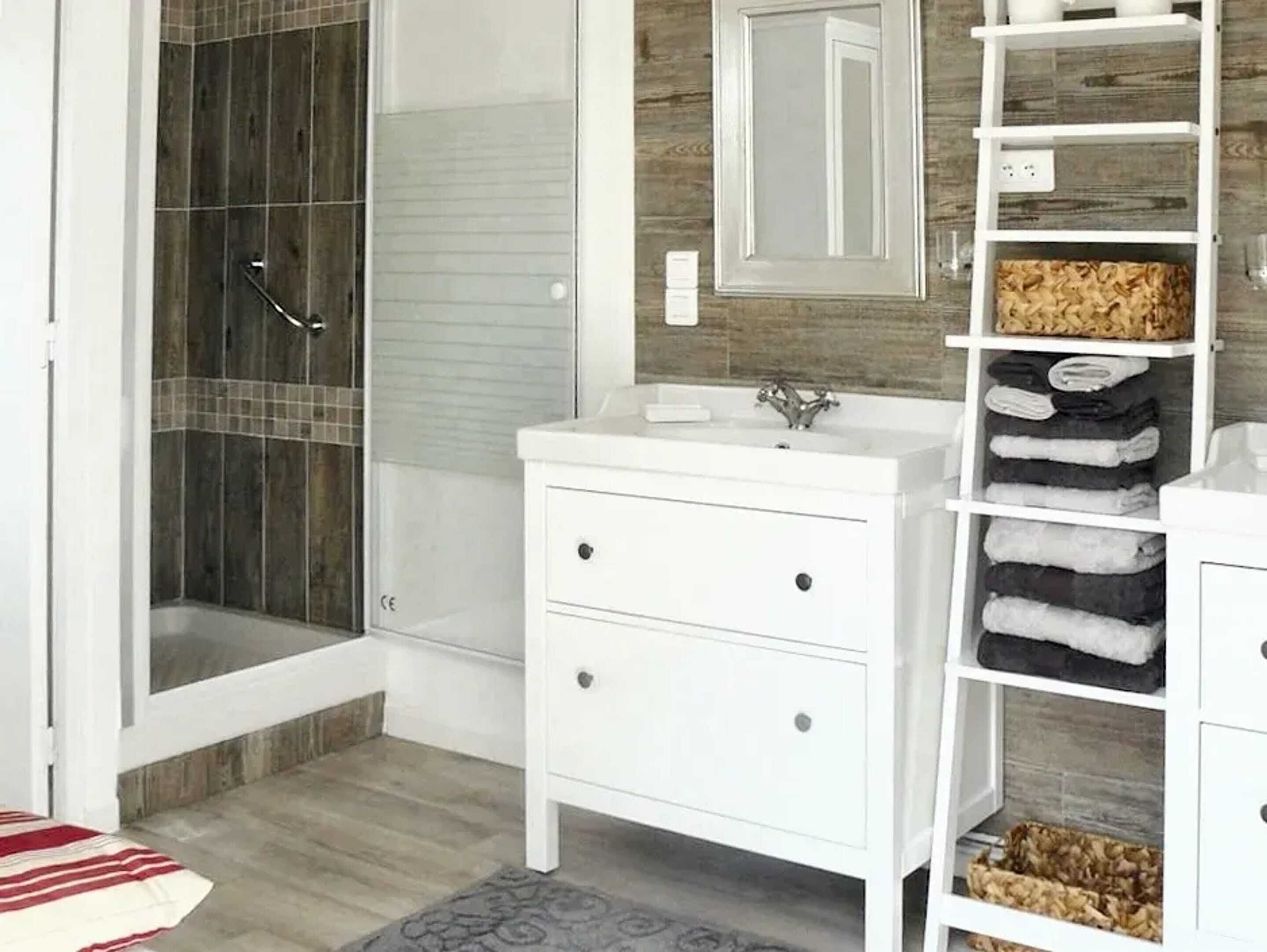 Douche, serviettes fournies