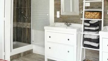 Douche, serviettes fournies