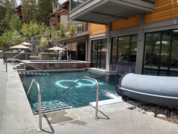 Indoor pool, outdoor pool - View the Fall Leaves in Breckenridge (Breckenridge)