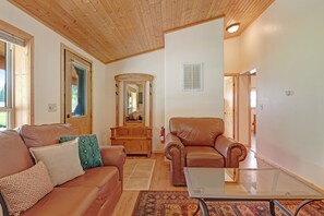 Télévision, cheminée, lecteur de DVD