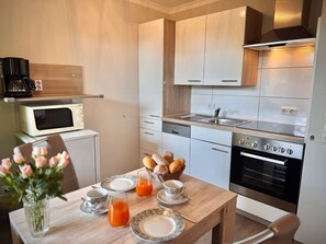 Refrigerador, microondas, horno y lavavajillas 