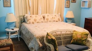 3 bedrooms, iron/ironing board, WiFi (free), bed sheets