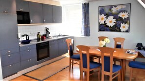 Kühlschrank, Mikrowelle, Ofen, Geschirrspüler