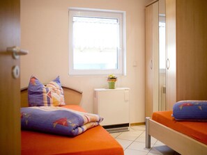 2 bedrooms, WiFi, bed sheets - Apartment Hug - Apartment, 4 bedrooms, from 5 persons, max. 7 people (Ringsheim)