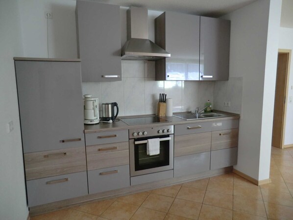Refrigerador, horno y lavavajillas 