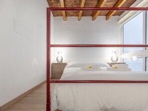 1 chambre, fer et planche à repasser, accès Internet, draps fournis
