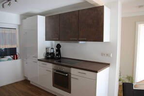 Refrigerador, microondas, horno y lavavajillas 