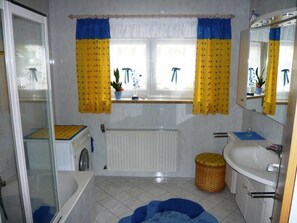 SĂšche-cheveux, serviettes fournies, savon, papier toilette