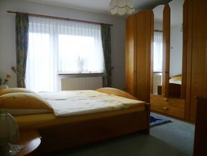 2 chambres, fer et planche Ă repasser, Wi-Fi, draps fournis