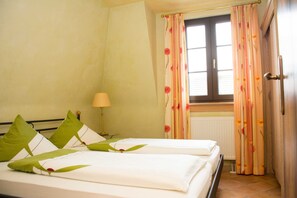 2 quartos, cofres nos quartos, escrivaninha, Wi-Fi