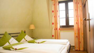 2 habitaciones, caja de seguridad en la habitación y escritorio