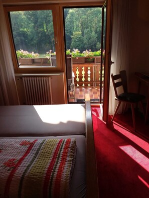 1 bedroom, travel cot, WiFi, bed sheets