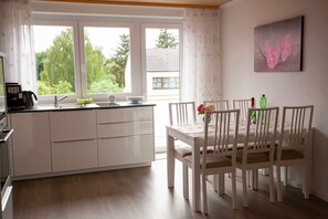 Kühlschrank, Mikrowelle, Ofen, Geschirrspüler