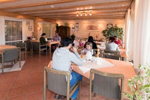 صورة غير مصنفة، 5 من 15، زرّ