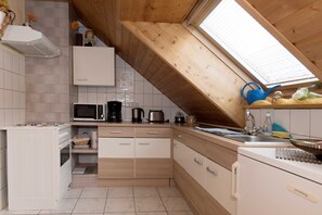 Refrigerador, microondas, horno y lavavajillas 