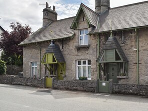 Exterior - 3 bedroom accommodation in Arnside, near Grange-over-Sands (Arnside, near Grange-over-Sands)