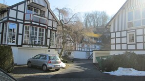 Unclassified image, 2 of 28, button