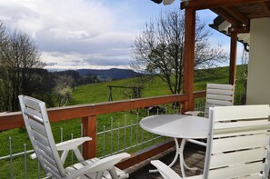 Unclassified image, 3 of 25, button