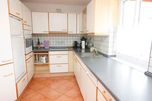 Unclassified image, 3 of 25, button