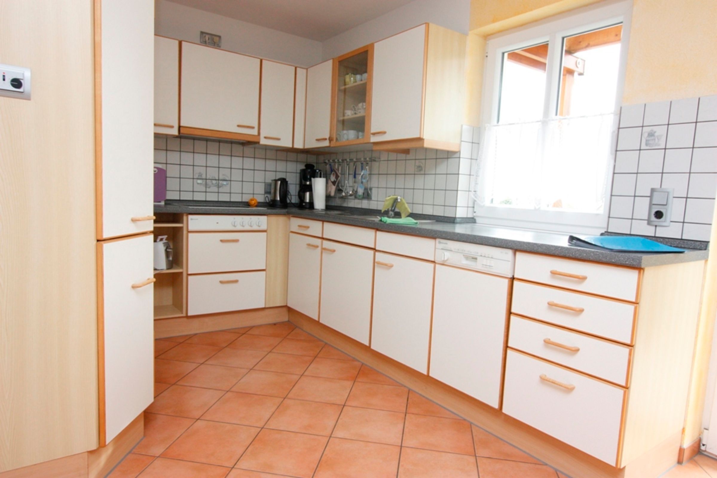 Kühlschrank, Mikrowelle, Ofen, Geschirrspüler