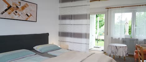 1 bedroom, desk, WiFi, bed sheets