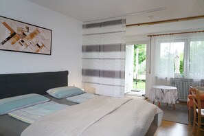 1 bedroom, desk, WiFi, bed sheets