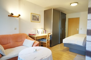 1 quarto, escrivaninha, Wi-Fi, roupa de cama