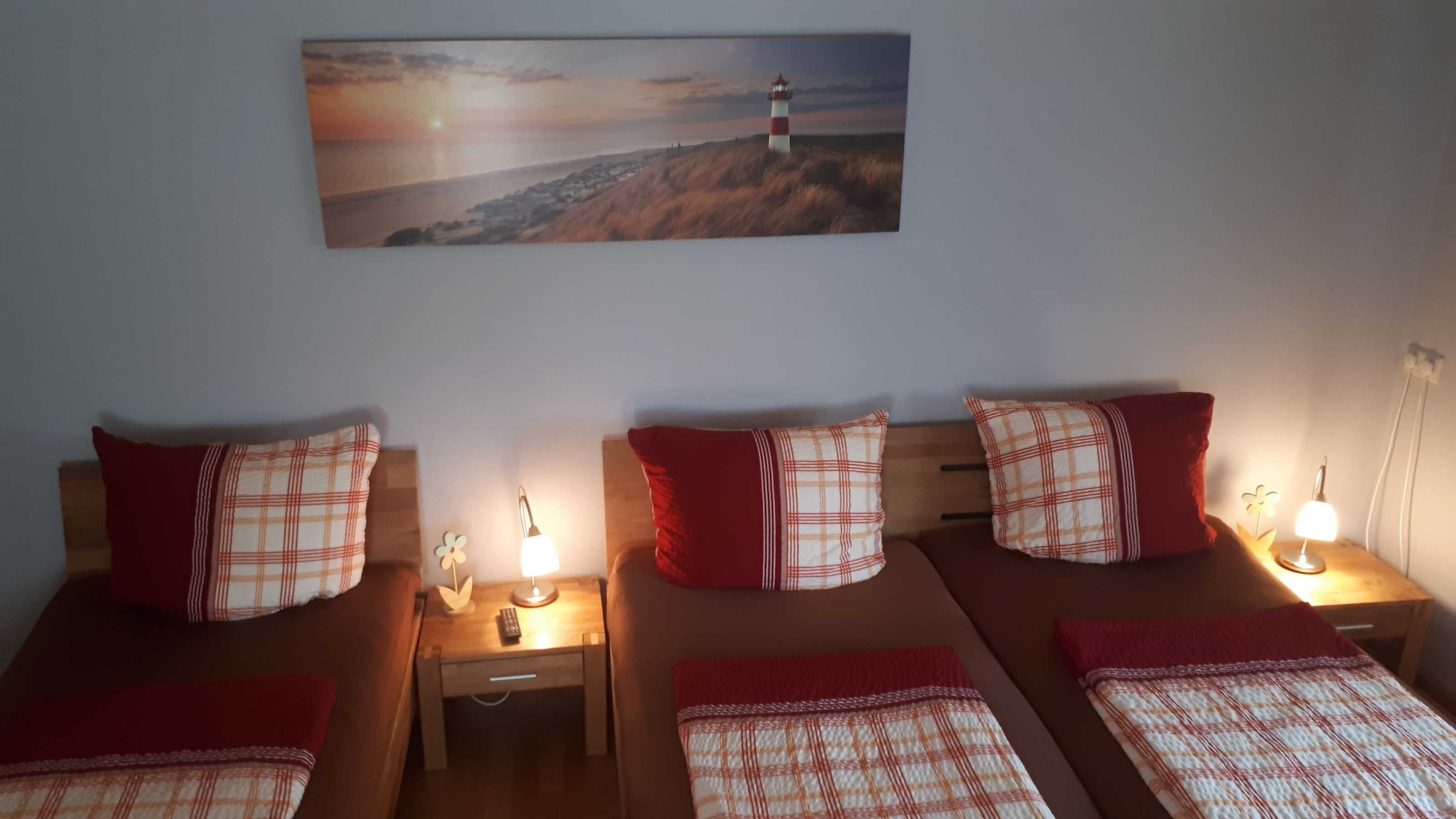 2 bedrooms, travel cot, WiFi, bed sheets