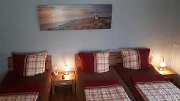 2 bedrooms, travel cot, WiFi, bed sheets