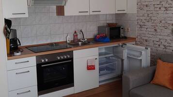 Kühlschrank, Mikrowelle, Ofen