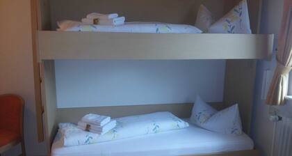 Habitación quíntuple, para no fumadores, con baño y ducha - Hotel Werneths Landgasthof Hirschen