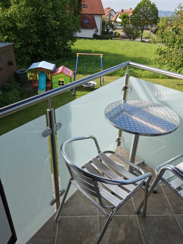 Property grounds - Double room no. 4, approx. 22m², shared bathroom - Bea's Gästezimmer (Herbolzheim)