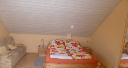 Chambre double n ° 4, environ 22 mÂČ, salle de bain commune - Bea's GĂ€stezimmer