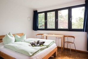 1 Schlafzimmer, Schreibtisch, WLAN, Bettwäsche