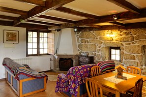 House, 1 Bedroom, Valley View, Mountainside (Casa dos Padres) | Living area | Table football, ping pong, books