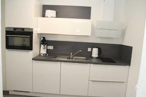 Køleskab, mikrobølgeovn, ovn, opvaskemaskine